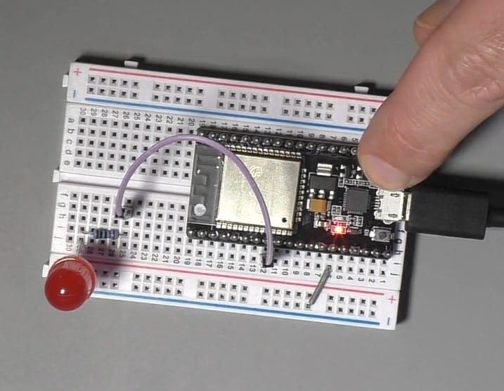 Raspberry Pi Pico: Fading an LED using PWM (Arduino)